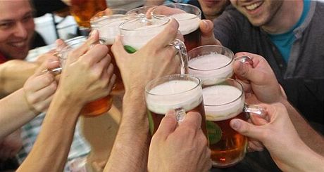 Podle studie má konzumace piva pozitivnjí vliv na zdraví ne ervené víno.