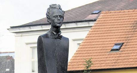 V ervenci 2010 byl v parku v Jihlav odhalen pomnk skladatele Gustava Mahlera a do msta pijel i prezident Klaus. 