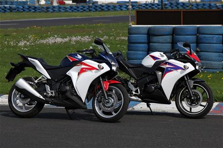 Hondy CBR125R a CBR250R 