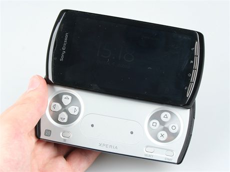 Recenze SE Xperia Play telo