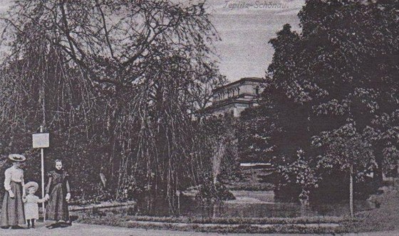 Historická podoba lázeského parku v Teplicích na pohlednici z roku 1907.