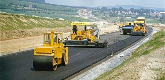 V plánovaném termínu stavbai stihli dokonit dálnici D1 pouze k Hulínu na Perovsku. Ilustraní foto