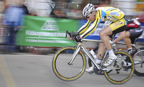 A ZASE PRVNÍ. Cyklistická Dukla letos válí, podíl na úspích má i Alois Kakovský.