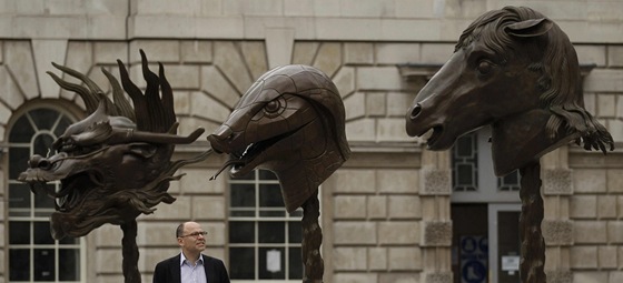 Aj Wej-Wej vystavuje 12 bronzových soch v londýnském Somerset House