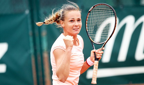 NEEKANÁ RADOST. Slovenská tenistka Magdalena Rybáriková se raduje z vítzství nad ekou Petrou Kvitovou ve finále turnaje Sparta Prague Open.