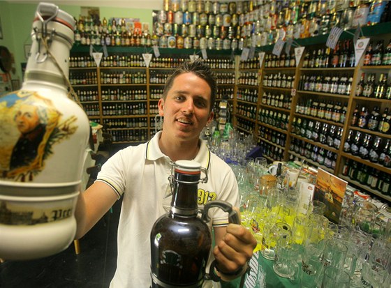 Třiadvacetiletý Jan Adamík vymyslel a poté i otevřel malé muzeum piva v budově obecního úřadu na návsi ve Slavošovicích na Českobudějovicku.