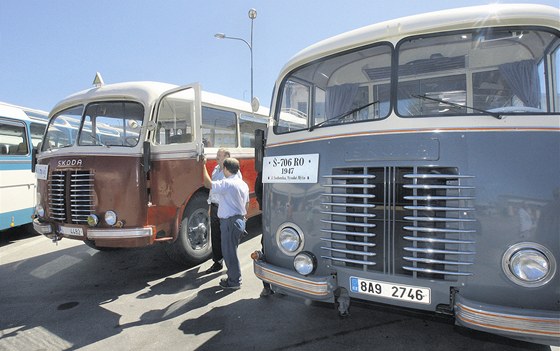Ve vozovně budějovického dopravního podniku si zájemci v sobotu  mohou prohlédnout historické autobusy.