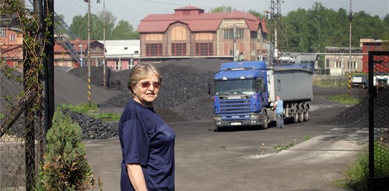 Lidi v Orlové (na snímku Vlasta Riková) trápí prach a hluk z uhelných sklad v areálu bývalého Dolu ofie.