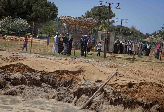 Střely NATO dopadly jen pár metrů od dětského hřiště v Kaddáfího rezidenci