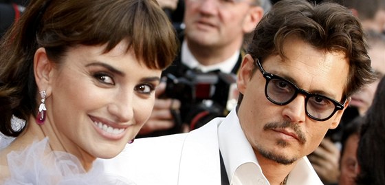 Cannes 2011 - J. Depp a Pénelope Cruzová na premiée filmu Piráti z Karibiku: Na vlnách podivna