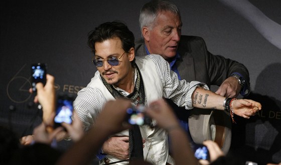 Cannes 2011 - J. Depp na premie Pirt z Karibiku: Na vlnch podivna