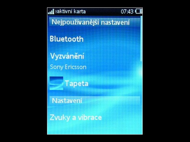 Jeden telefon a mnoho dalích barevných kombinací.