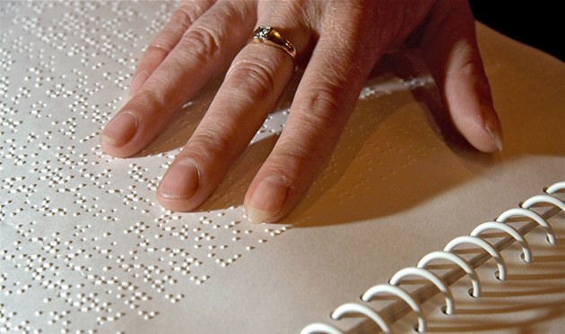 Kniha v Brailov písmu