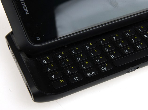 Nokia E7