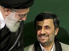 Zleva: Ajatolláh Chameneí, prezident Mahmúd Ahmadíneád a ajatolláh ahrudí (5....