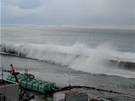 Snímky spolenosti Tepco ukazují náraz tsunami ve Fukuim (11. bezna 2011)