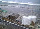 Snímky spolenosti Tepco ukazují náraz tsunami ve Fukuim (11. bezna 2011)