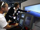 Návtvníci veletrhu Idet v Brn si mohou vyzkouet i simulátor letu se stíhacéím letounem, který poítá kody, které pilot nepíteli zpsobil.