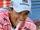 panl Alberto Contador se po 9. etap Gira oblékl do rového dresu lídra
