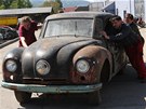 Pesun vozu Tatra 87 z kopivnického muzea do restaurátorské dílny.