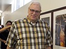 LEGENDA ODCHÁZÍ. Phil Jackson kráí kolem fotografií svých slavných svenc. Zkuený kou basketbalist LA Lakers oznámil konec kariéry.