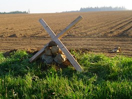 19. kvtna 2011, v den 66. vro povlen tragdie v Dobronn, se na louce Budnka objevilo torzo ke, kter uctil pamtku zavradnch Nmc.