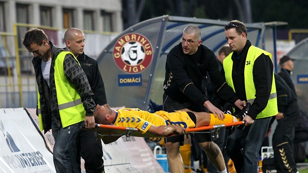 Zranný jihlavský obránce Michal Veselý.