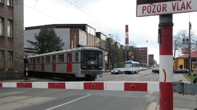 Sdružení Krkonošské metro získalo získalo od pražského Dopravního podniku dva vyřazené vozy pražského metra, na kterých bude testovat ekologický a úsporný pohon.