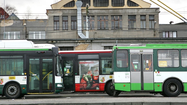 Souasné depo v Cukrovarské ulici u nevyhovuje. Plzeský dopravní podnik potebuje nutn nové zázemí