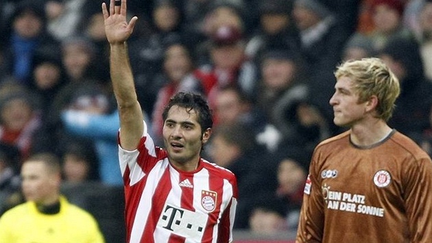 JÁ HO DAL! Hamit Altintop, fotbalový záložník Bayernu Mnichov, slaví svůj gól v zápase proti St. Pauli. 