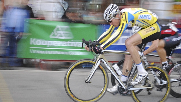 A ZASE PRVNÍ. Cyklistická Dukla letos válí, podíl na úspích má i Alois Kakovský.