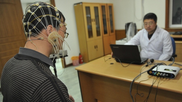 Klasický detektor l�i je na ústupu. U� v roce 2002 americká Národní akademie v�d oznámila, �e výsledky této metody nejsou d�v�ryhodné. Na pekingské �ínské univerzit� politických v�d a práva ho v upravené podob� pou�ívají po�ád