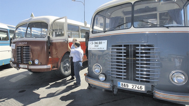 Ve vozovn budjovického dopravního podniku si zájemci v sobotu  mohou prohlédnout historické autobusy.