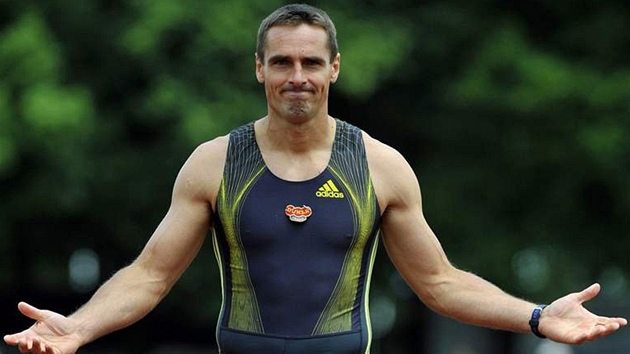 NEJDE TO. Nazna�uje Roman �ebrle p�i desetiboja�ském klání v Kladn� v roce 2010.