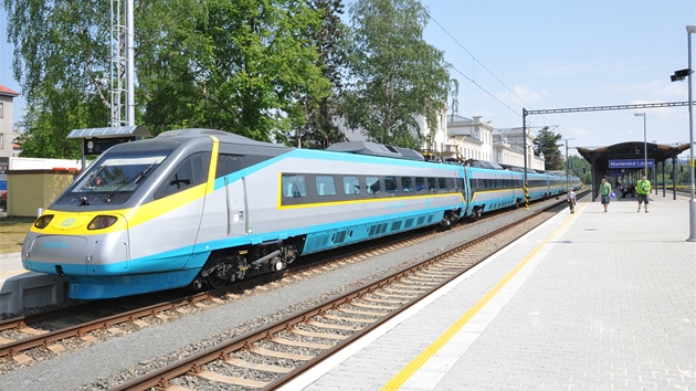 Vlak Pendolino projídl v sobotu Mariánskými Láznmi.
