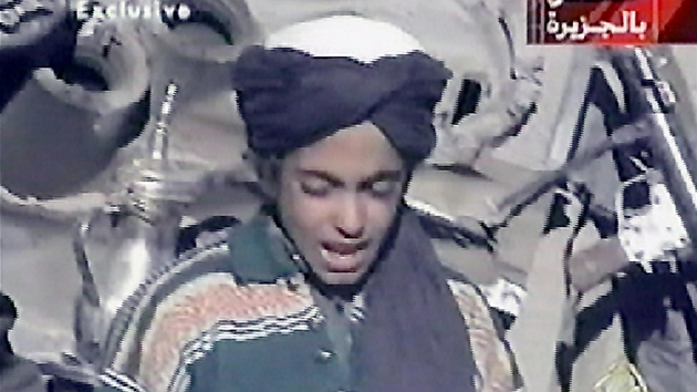 Jedna z mála fotografií bin Ládinova nejmladího syna Hamzy pochází z roku 2001