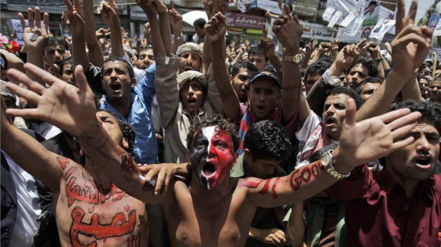 Obyvatelé Jemenu demonstrují v ulicích u msíce