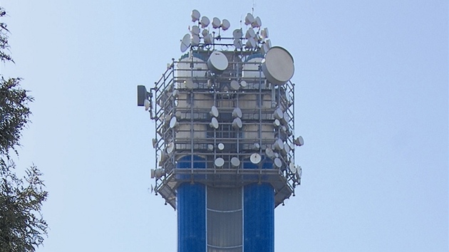 Vyrovnávací věž nad Zlíchovem z roku 1974. Autorem je Karel Hubáček.  Modrá věž...