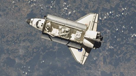 Raketoplán Endeavour na své poslední misi (18. kvtna 2011)