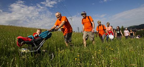 Turisté na 46. roníku pochodu Praha-Price