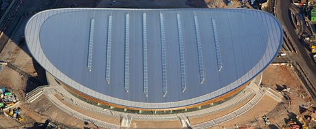 Olympijský velodrom v Londýn. Autorem je studio Michaela Hopkinse, kterému radil známý cyklistický závodník Chris Hoy.