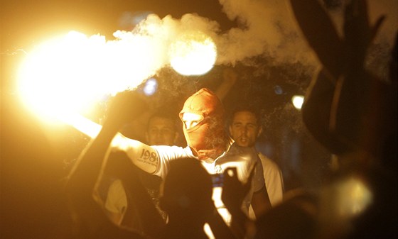 V Blehradu se sely stovky lidí na protest kvli zatení Ratko Mladie (27. kvtna 2011)