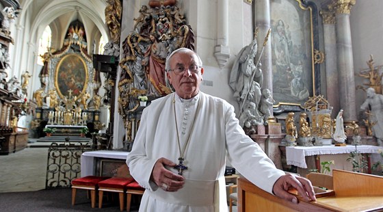 Bronislav Ignác Kramár pochází ze Slovenska a opatem elivského klátera je ji 12 let. V tajné volb byl zvolen na dalích deset let.