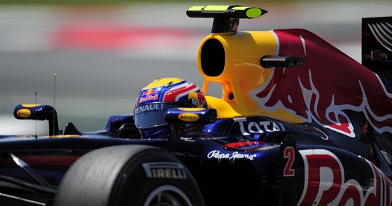 NEJRYCHLEJÍ. Mark Webber z Red Bullu si jede pro první místo v kvalifikaci Velké ceny panlska.