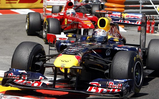 Vz Red Bull Sebastiana Vettela dominoval ve Velké cen Monaka. 