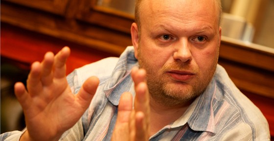 "Konkuren�ní boj je v na�em byznysu tak ostrý, �e se to dá srovnat snad jen se stavebnictvím. Neustále nás n�kdo udává a posílá k nám kontroly," �íká Karel Kadlec. 