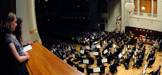 Newyorské filharmonie zahrála 24. kvtna v Obecním dom v Praze v rámci 66. roníku mezinárodního hudebního festivalu Praské jaro 2011.