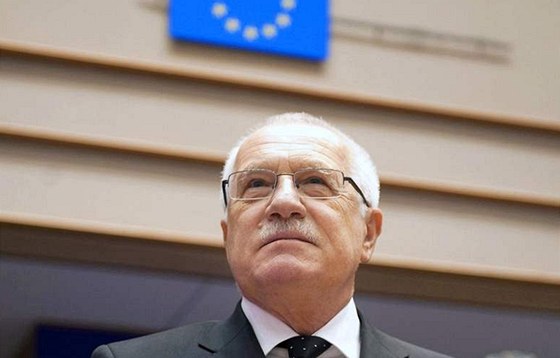 Prezident Václav Klaus nechtl podepsat Lisabonskou smlouvu, ani by esko získalo výjimku z Evropské listiny základních práv a svobod.