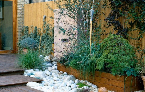 Architektka navrhuje využít v zahradě kameny a oblázky. Ilustrační foto