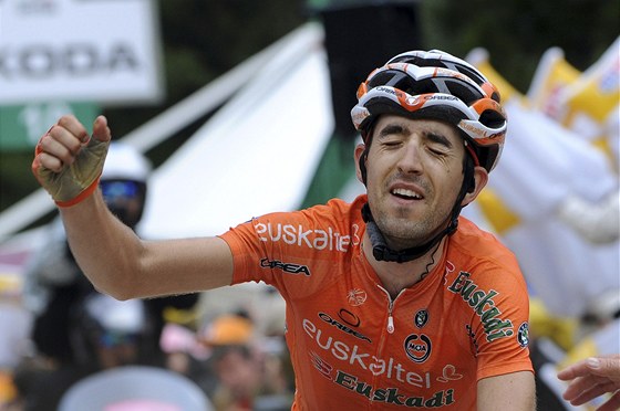 RADOST. Mikel Nieve se raduje z etapového vítzství na Giro d'Italia.
